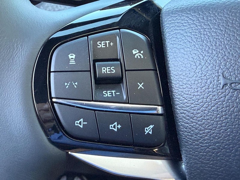 Ford Explorer Vehicle Full-screen Gallery Image 13