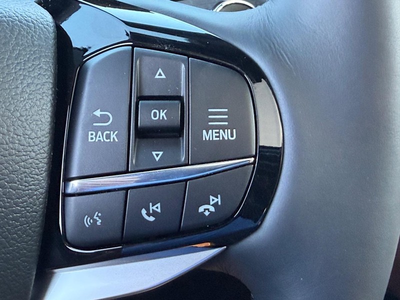 Ford Explorer Vehicle Full-screen Gallery Image 14
