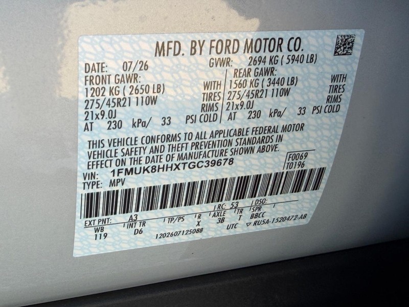 Ford Explorer Vehicle Full-screen Gallery Image 16