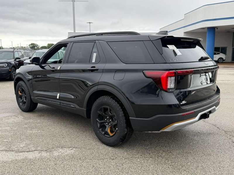 Ford Explorer Vehicle Full-screen Gallery Image 3