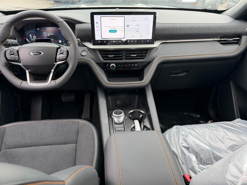 Ford Explorer Vehicle Full-screen Gallery Image 7