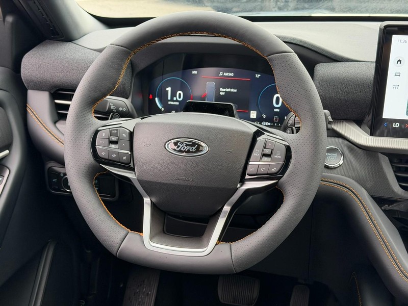 Ford Explorer Vehicle Full-screen Gallery Image 8