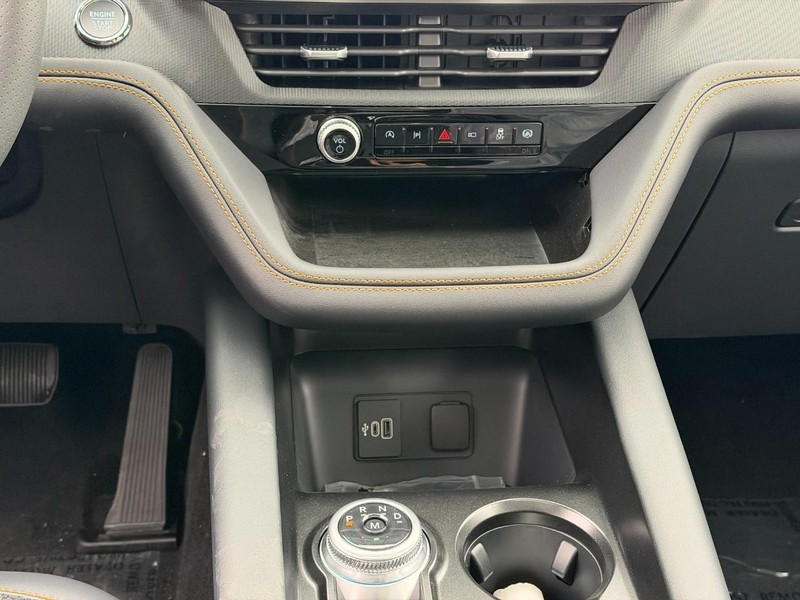Ford Explorer Vehicle Full-screen Gallery Image 10