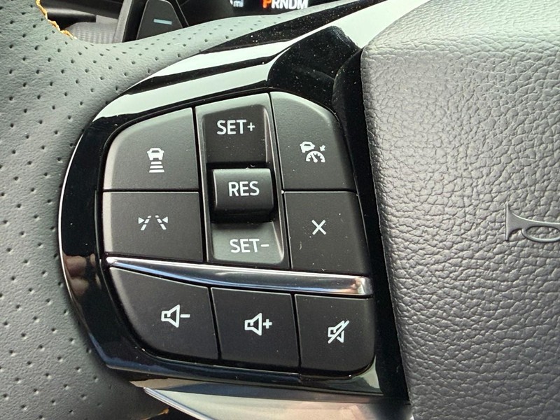 Ford Explorer Vehicle Full-screen Gallery Image 14