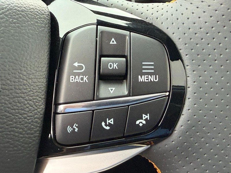 Ford Explorer Vehicle Full-screen Gallery Image 15
