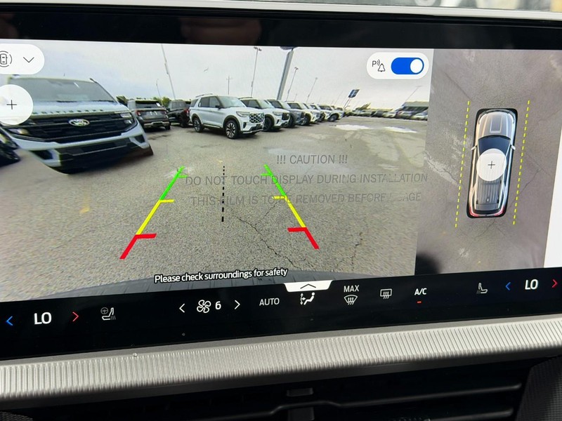 Ford Explorer Vehicle Full-screen Gallery Image 16