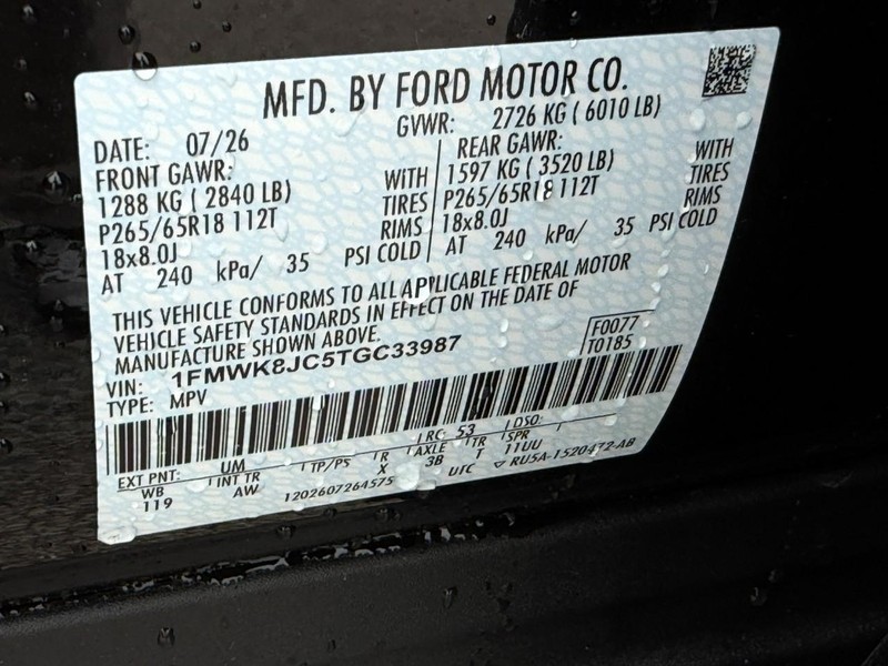 Ford Explorer Vehicle Full-screen Gallery Image 17