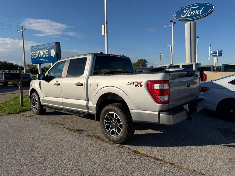 Ford F-150 Vehicle Full-screen Gallery Image 3