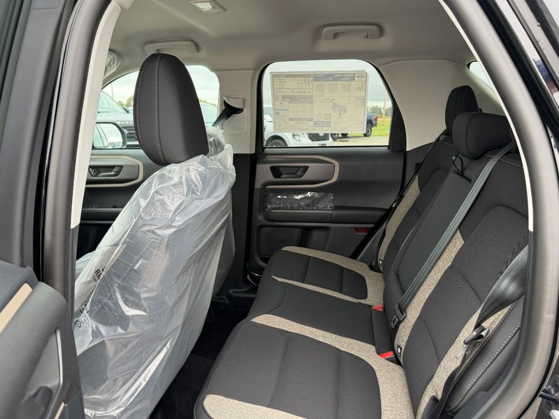 Ford Bronco Sport Vehicle Full-screen Gallery Image 4