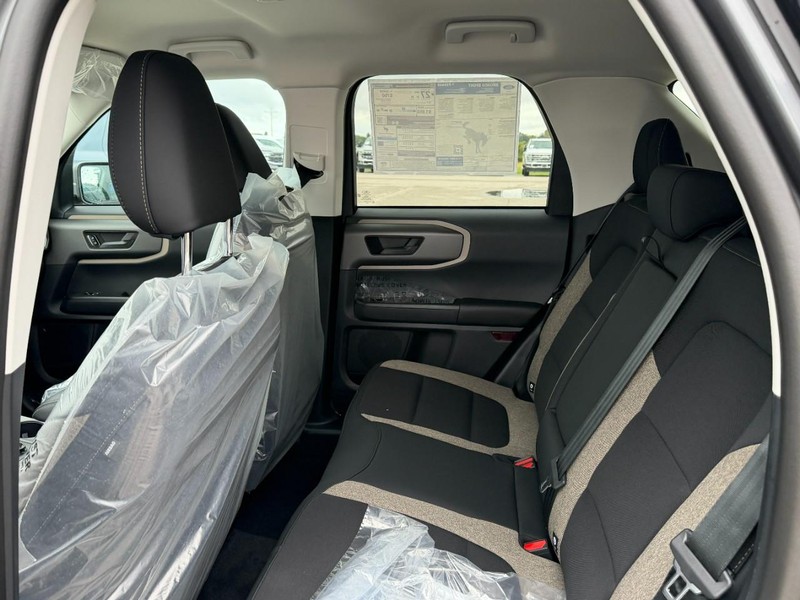 Ford Bronco Sport Vehicle Full-screen Gallery Image 4