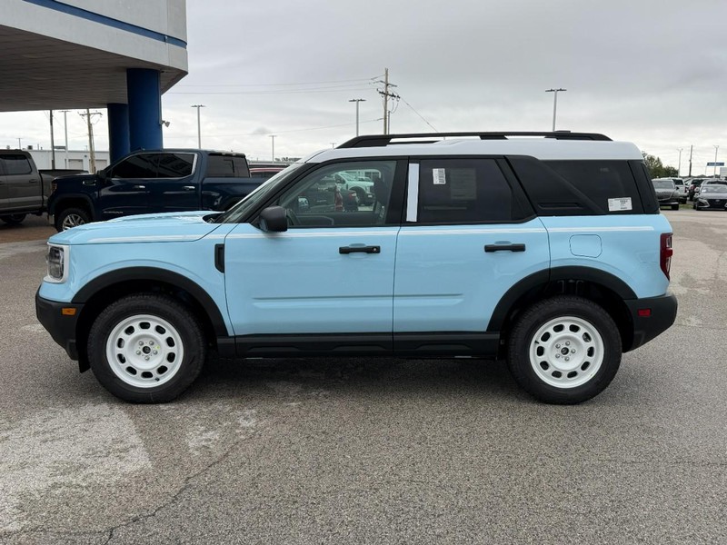 Ford Bronco Sport Vehicle Full-screen Gallery Image 2
