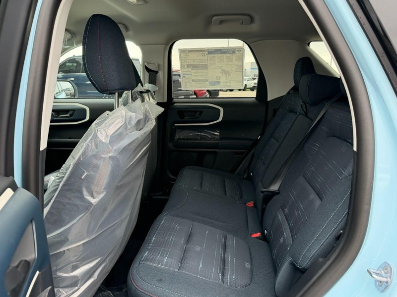 Ford Bronco Sport Vehicle Full-screen Gallery Image 4