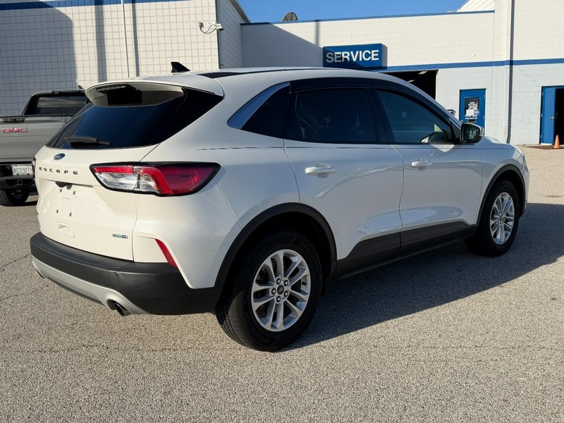 Ford Escape Vehicle Full-screen Gallery Image 5
