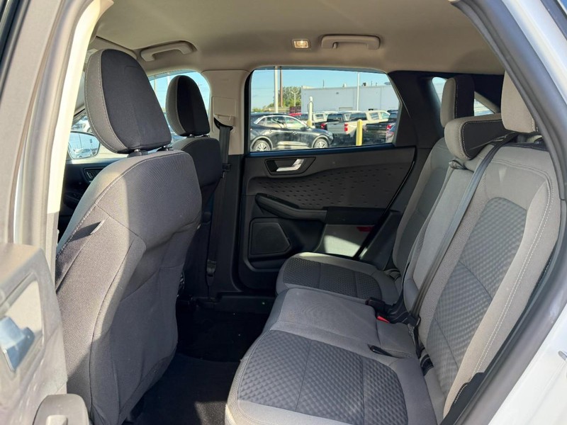 Ford Escape Vehicle Full-screen Gallery Image 9