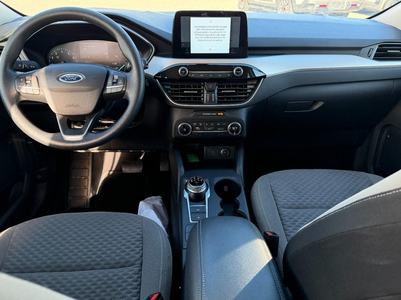 Ford Escape Vehicle Full-screen Gallery Image 10