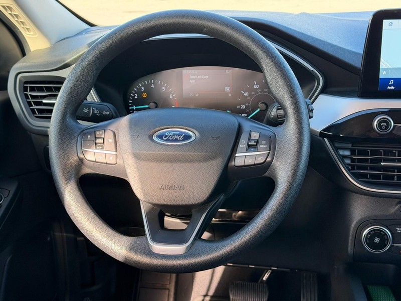 Ford Escape Vehicle Full-screen Gallery Image 11
