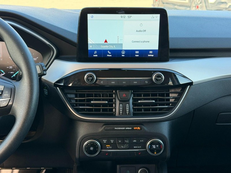 Ford Escape Vehicle Full-screen Gallery Image 12