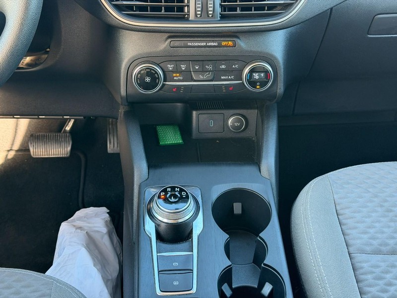 Ford Escape Vehicle Full-screen Gallery Image 13