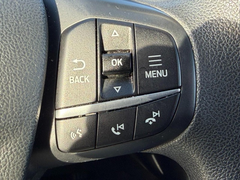Ford Escape Vehicle Full-screen Gallery Image 18