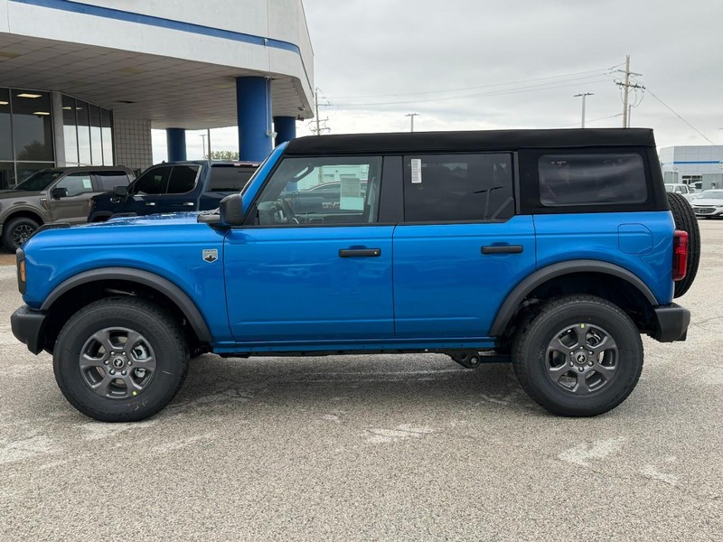 Ford Bronco Vehicle Full-screen Gallery Image 2
