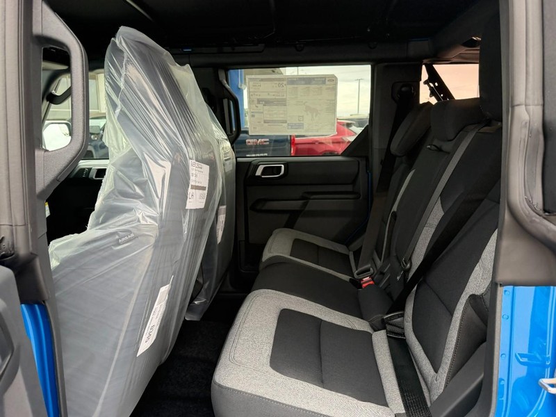 Ford Bronco Vehicle Full-screen Gallery Image 4