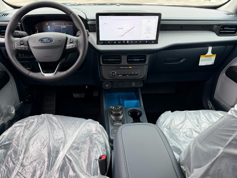 Ford Maverick Vehicle Full-screen Gallery Image 5