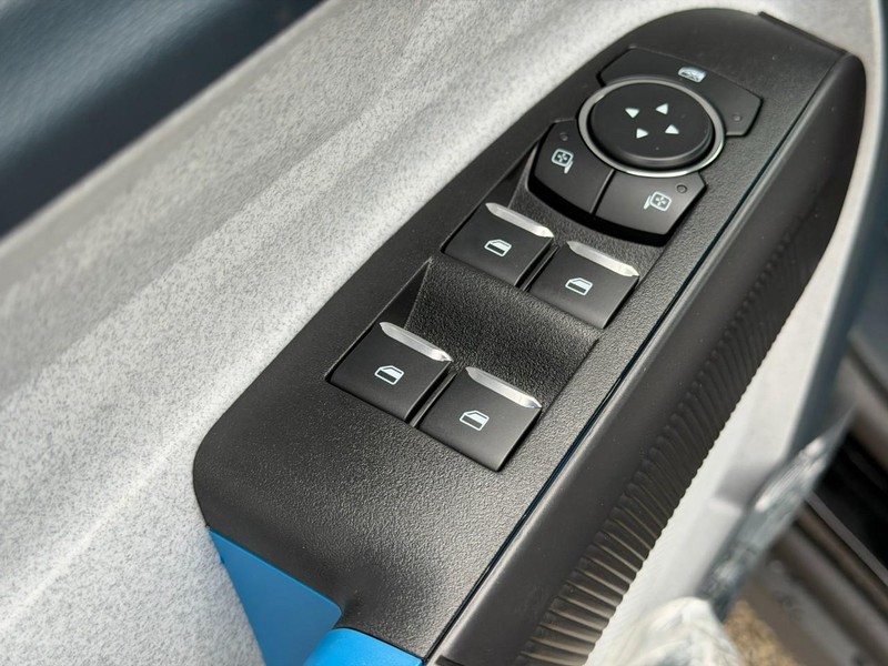 Ford Maverick Vehicle Full-screen Gallery Image 9