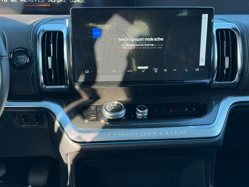 Ford Expedition Vehicle Full-screen Gallery Image 9