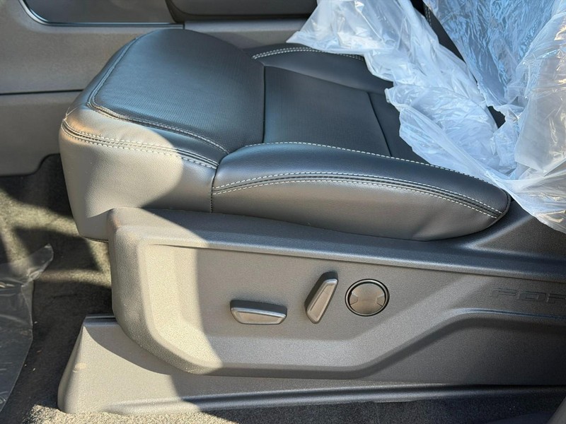 Ford Expedition Vehicle Full-screen Gallery Image 12