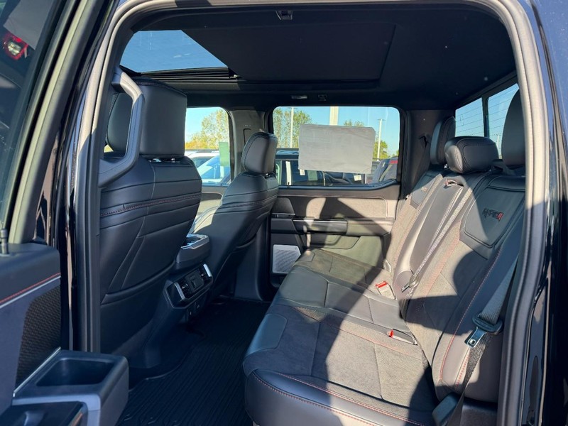 Ford F-150 Vehicle Full-screen Gallery Image 4