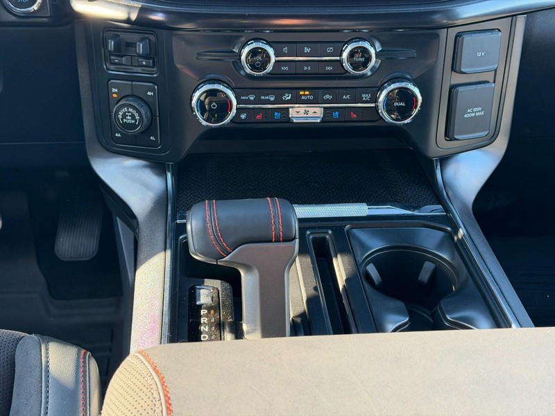 Ford F-150 Vehicle Full-screen Gallery Image 9