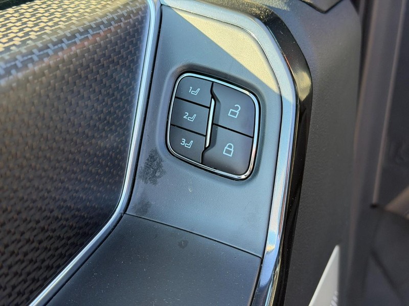 Ford F-150 Vehicle Full-screen Gallery Image 11