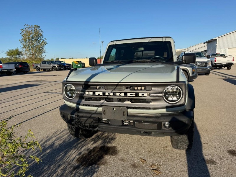 Ford Bronco Vehicle Full-screen Gallery Image 2