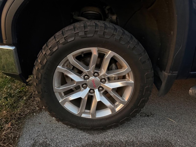 GMC Sierra 1500 Vehicle Full-screen Gallery Image 3