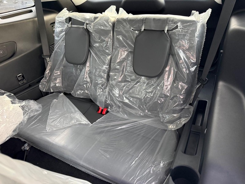 Ford Explorer Vehicle Full-screen Gallery Image 5