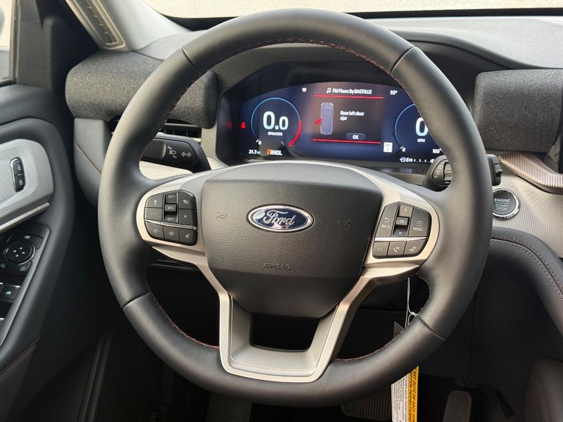 Ford Explorer Vehicle Full-screen Gallery Image 9