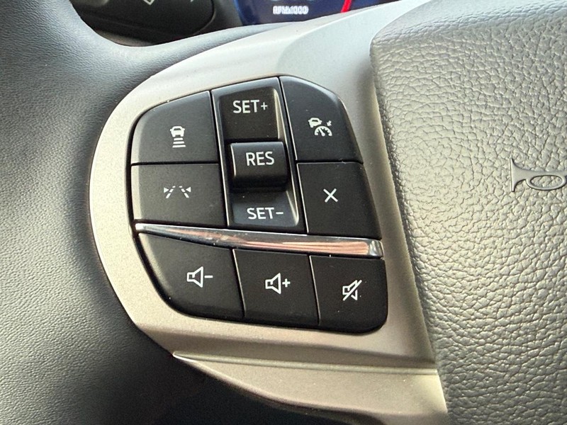 Ford Explorer Vehicle Full-screen Gallery Image 10