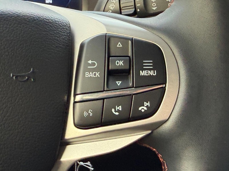 Ford Explorer Vehicle Full-screen Gallery Image 11