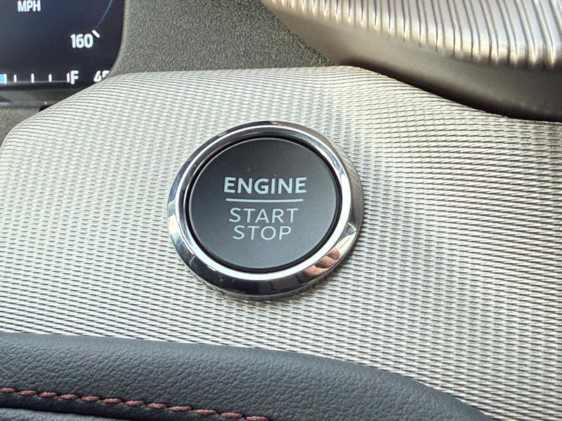 Ford Explorer Vehicle Full-screen Gallery Image 12