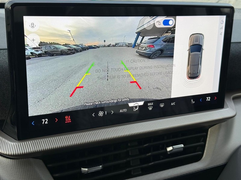 Ford Explorer Vehicle Full-screen Gallery Image 14