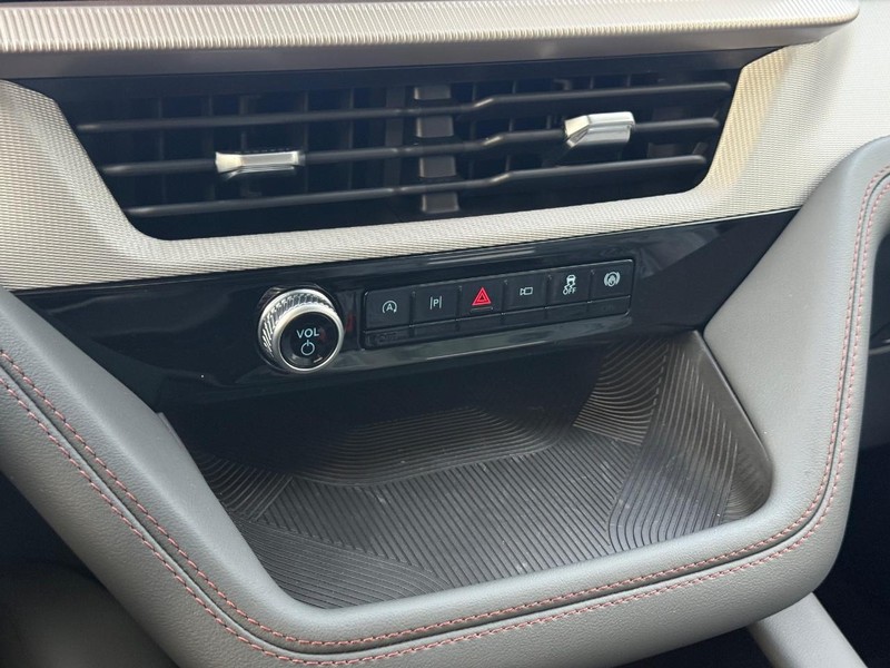 Ford Explorer Vehicle Full-screen Gallery Image 15
