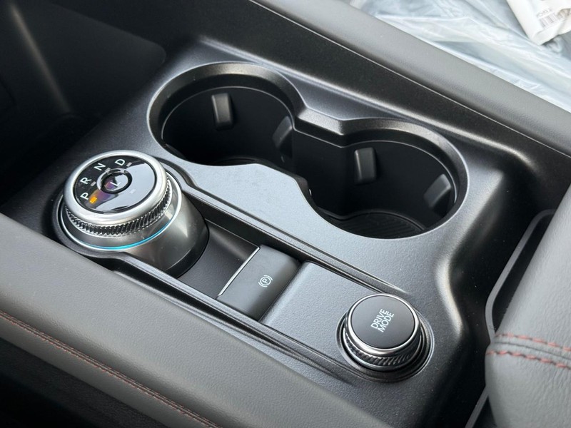 Ford Explorer Vehicle Full-screen Gallery Image 16