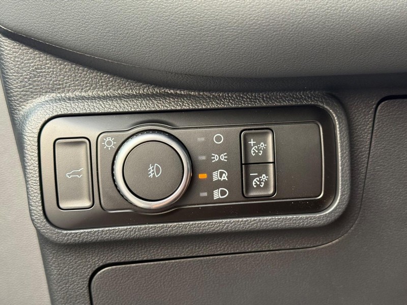 Ford Explorer Vehicle Full-screen Gallery Image 18