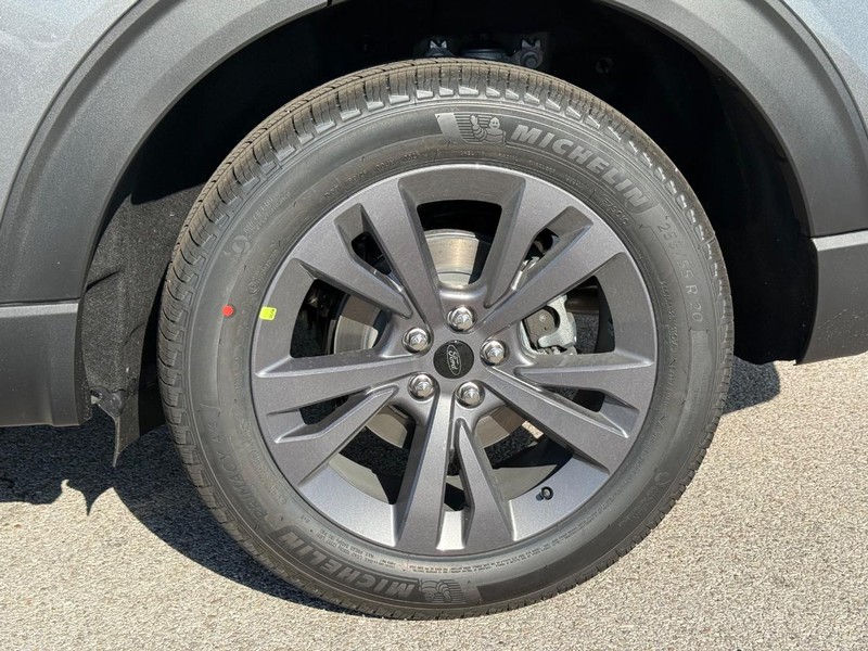 Ford Explorer Vehicle Full-screen Gallery Image 4