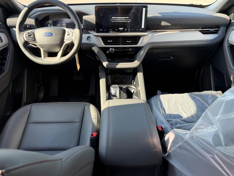 Ford Explorer Vehicle Full-screen Gallery Image 6