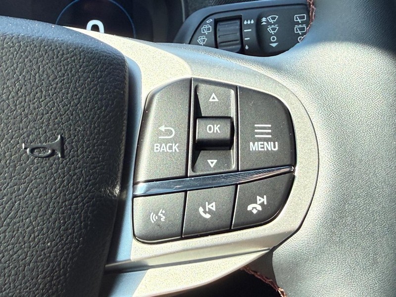 Ford Explorer Vehicle Full-screen Gallery Image 9