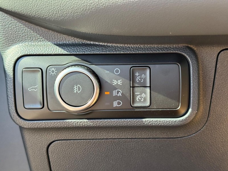 Ford Explorer Vehicle Full-screen Gallery Image 15