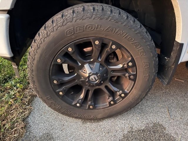 Ford F-150 Vehicle Full-screen Gallery Image 3