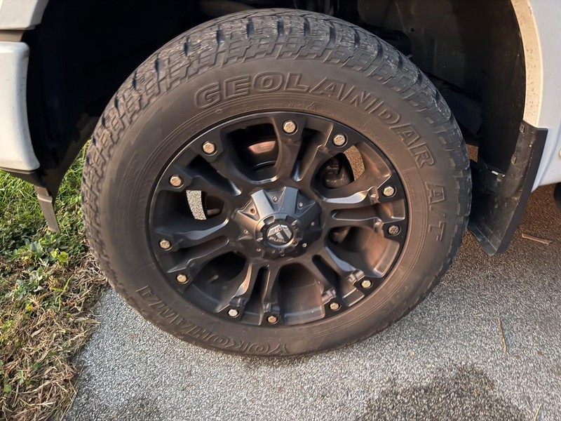 Ford F-150 Vehicle Full-screen Gallery Image 3