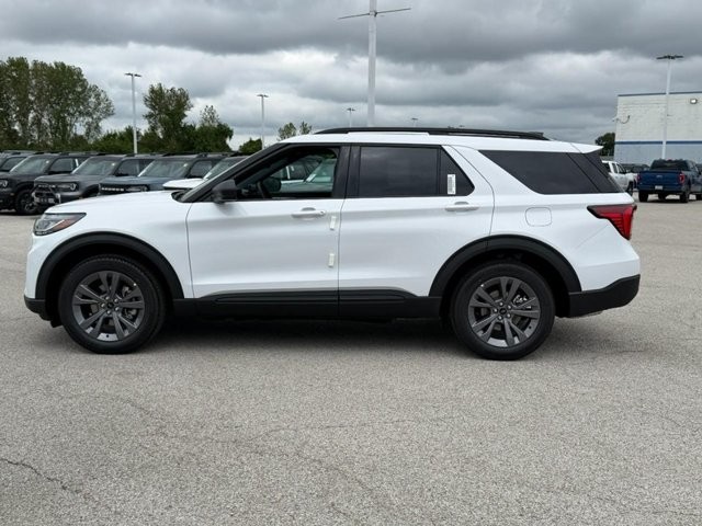 Ford Explorer Vehicle Full-screen Gallery Image 2